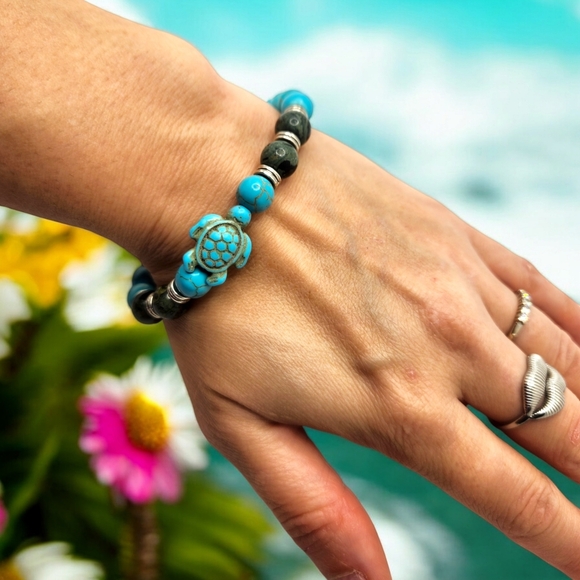8 mm Turquoise and Jasper Turtle charm bracelet - Picture 4 of 4